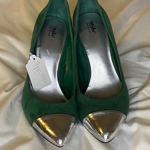Green heels ! - Picture 1 of 4